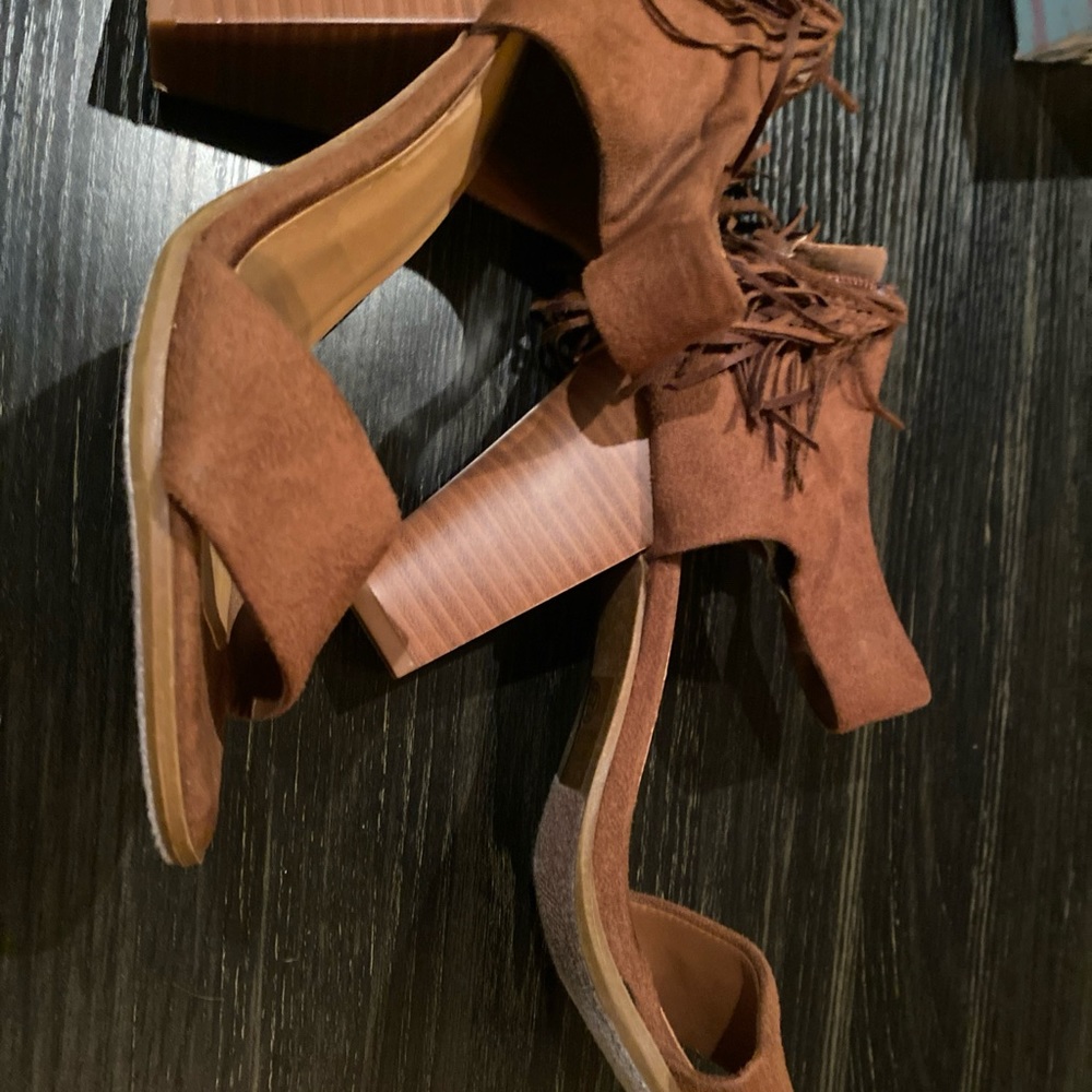 Heart in D brand Suede fringed ankle heels! Size 6.5